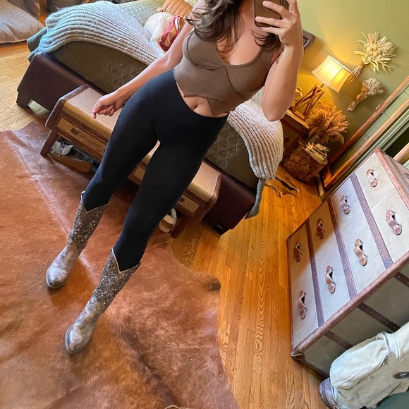 Rare Frye Deborah Studded Boots - Picture 7 of 10